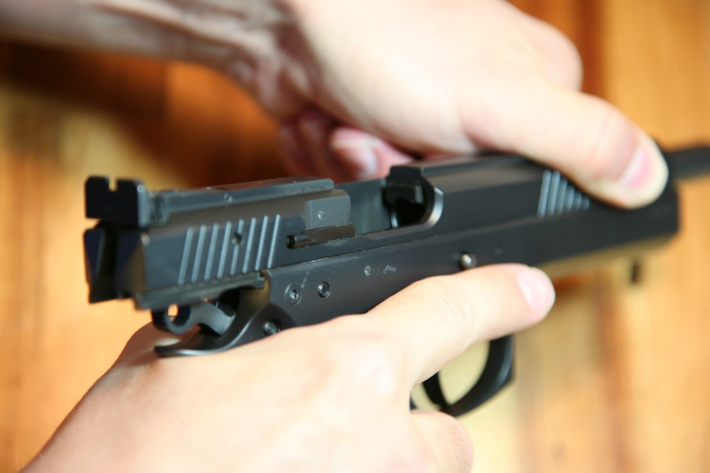 CZ 97 Sport Patronenlager überprüfen