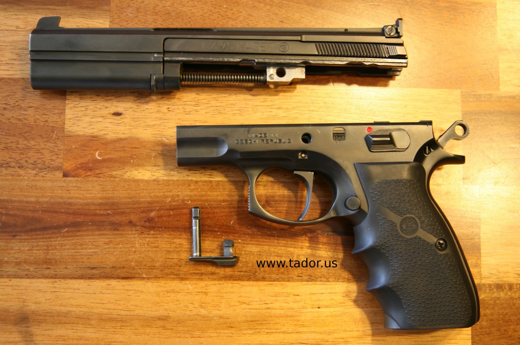 CZ 75 Sport III in Hauptbaugruppen zerlegt